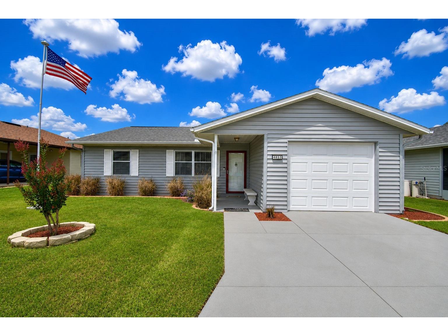 4853 Colonnades Circle E Lakeland FL 33811 L4962334 image1