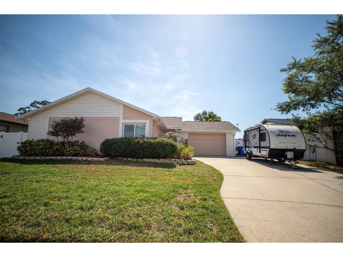 4863 Blue Jay Circle Palm Harbor FL 34683 U8245662 image1