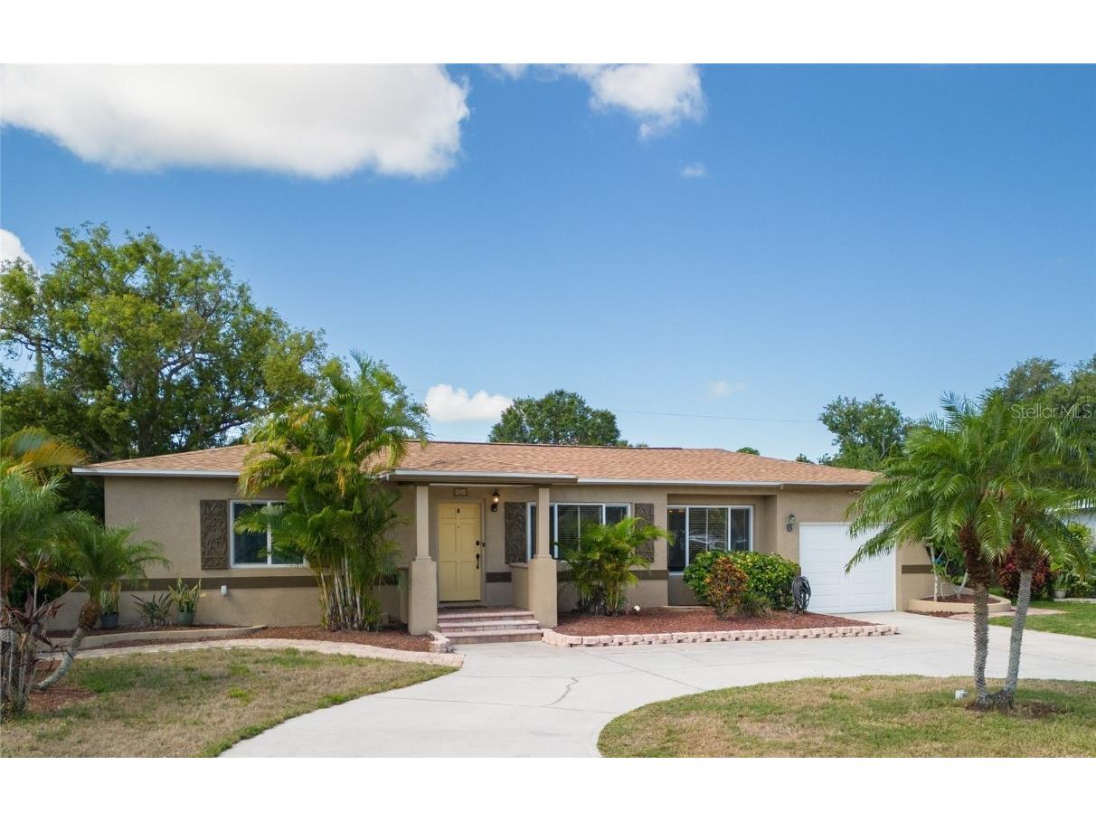 4864 Lake Charles Drive N Kenneth City FL 33709 - LAKE CHARLES U8203488 image1