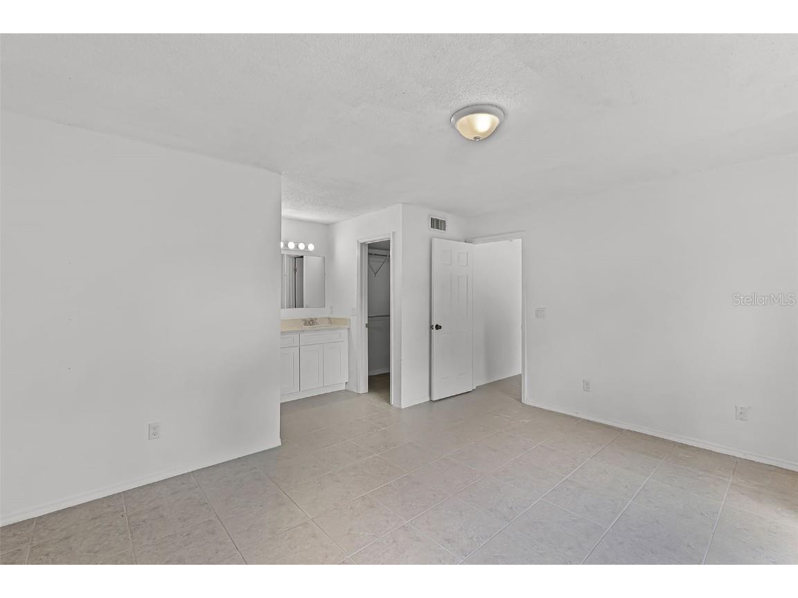 4864 Old Oak Tree Court Orlando FL 32808 O6340200 image3