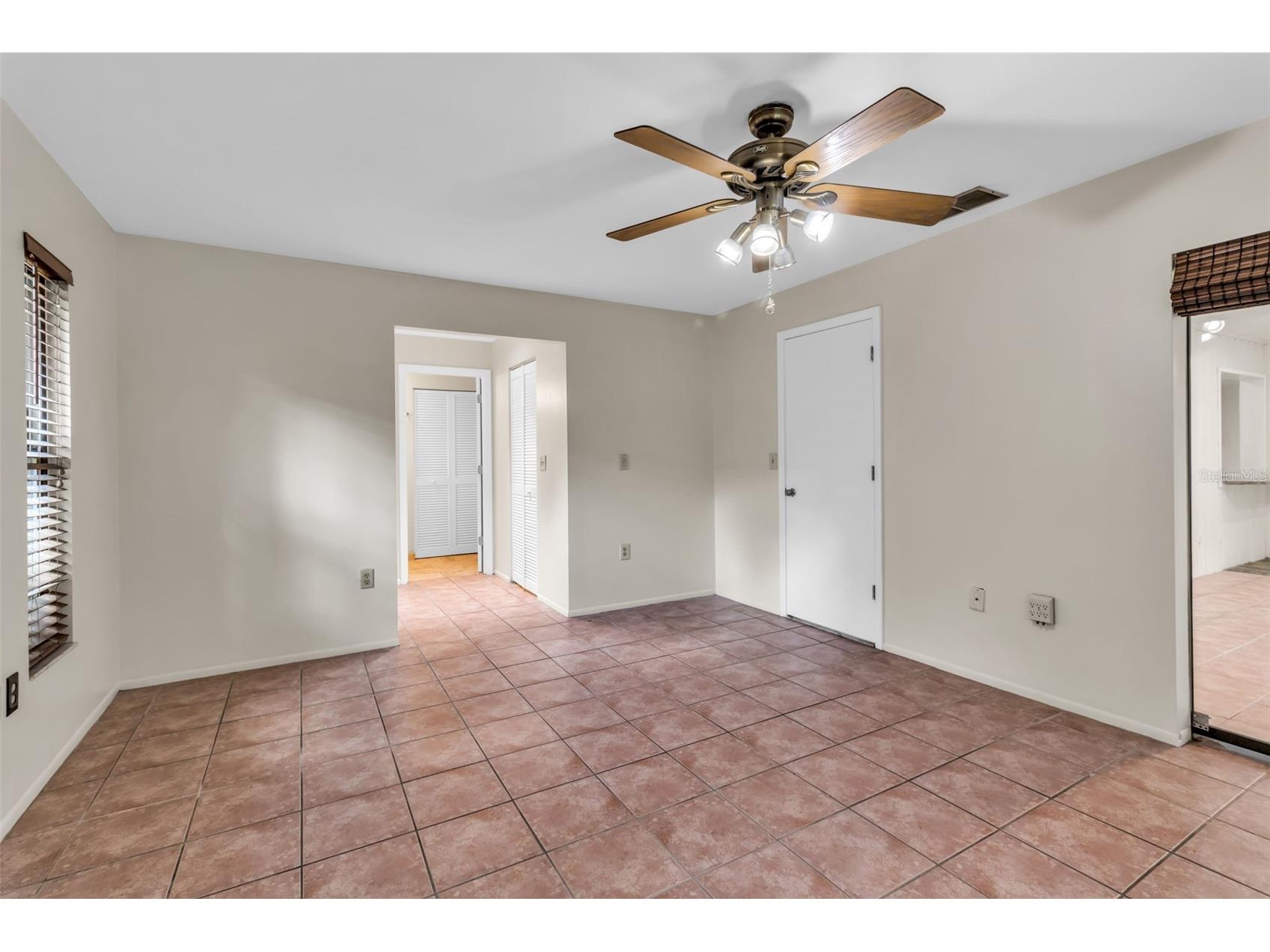 4867 Huntleigh Drive Sarasota FL 34233 A4685110 image25