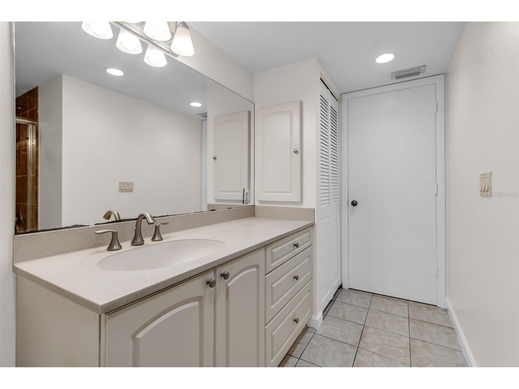 4867 Huntleigh Drive Sarasota FL 34233 A4685110 image32