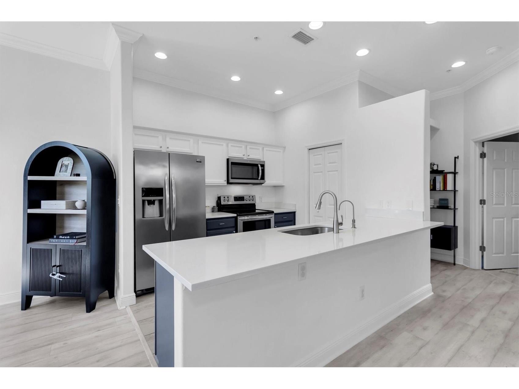 487 Bayou Village Drive Tarpon Springs FL 34689 W7879900 image3