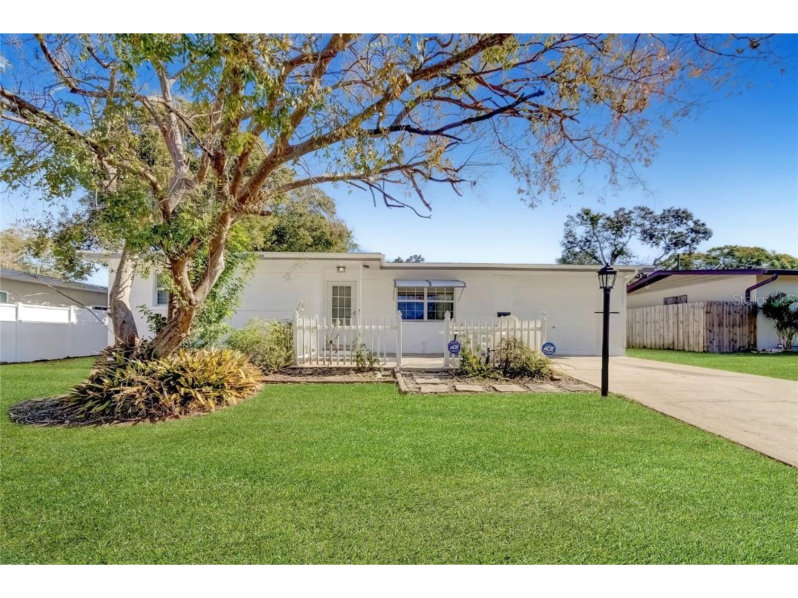 487 Oakwood Drive Dunedin FL 34698 U8188016 image1