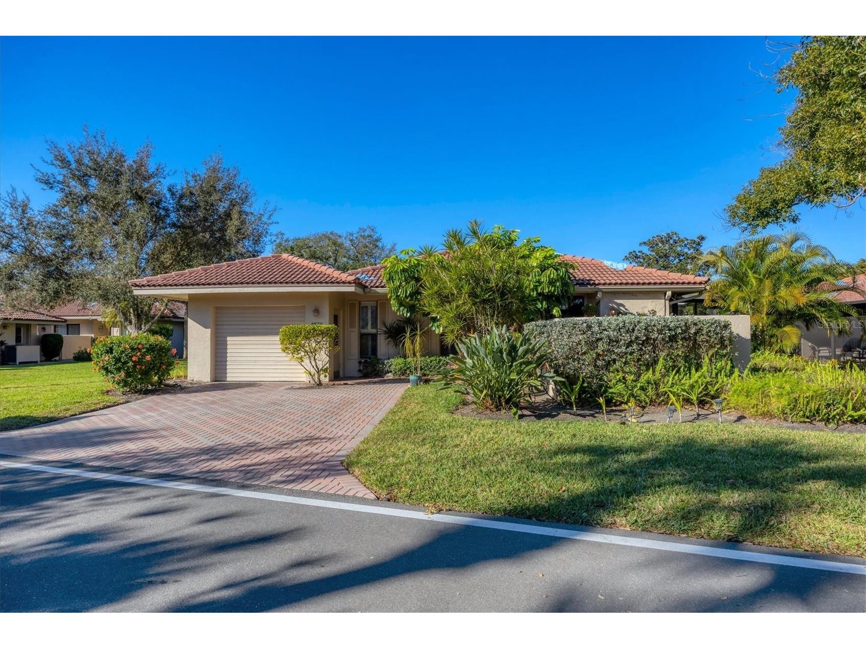4870 Kestral Park Circle #14 Sarasota FL 34231 A4680535 image1