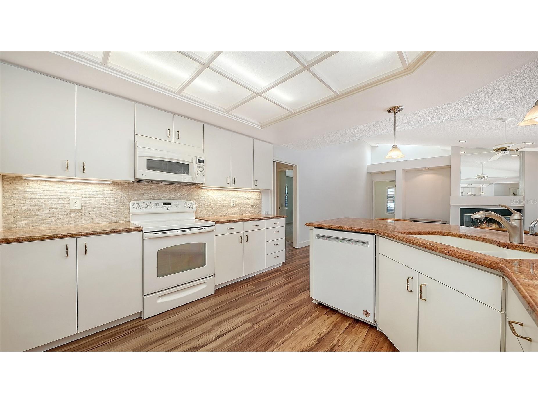 4871 Winterhaven Drive Sarasota FL 34233 A4693755 image17