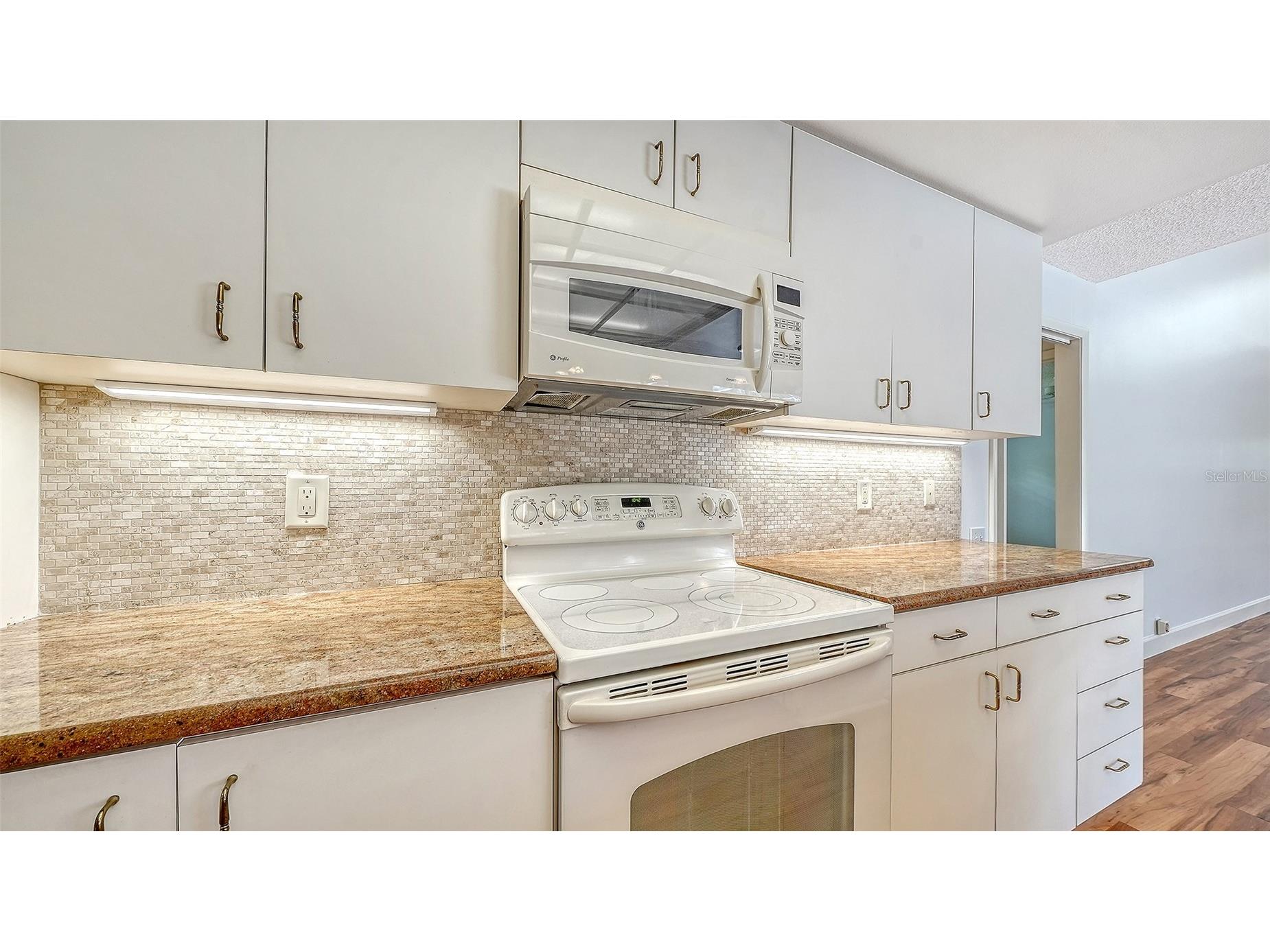 4871 Winterhaven Drive Sarasota FL 34233 A4693755 image18