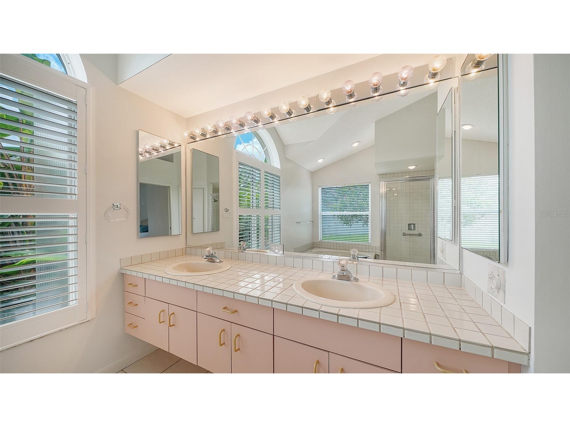 4871 Winterhaven Drive Sarasota FL 34233 A4693755 image29