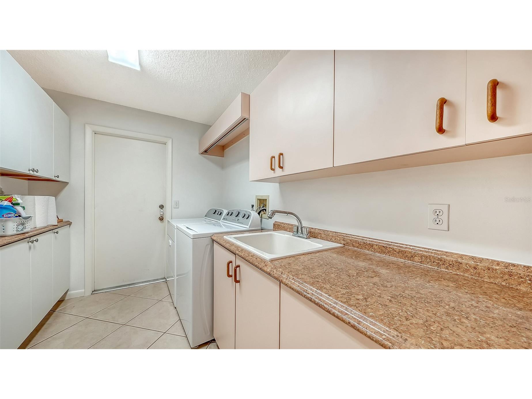 4871 Winterhaven Drive Sarasota FL 34233 A4693755 image42