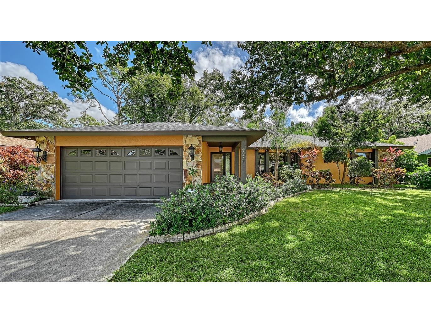 4873 Huntleigh Drive Sarasota FL 34233 A4666290 image1