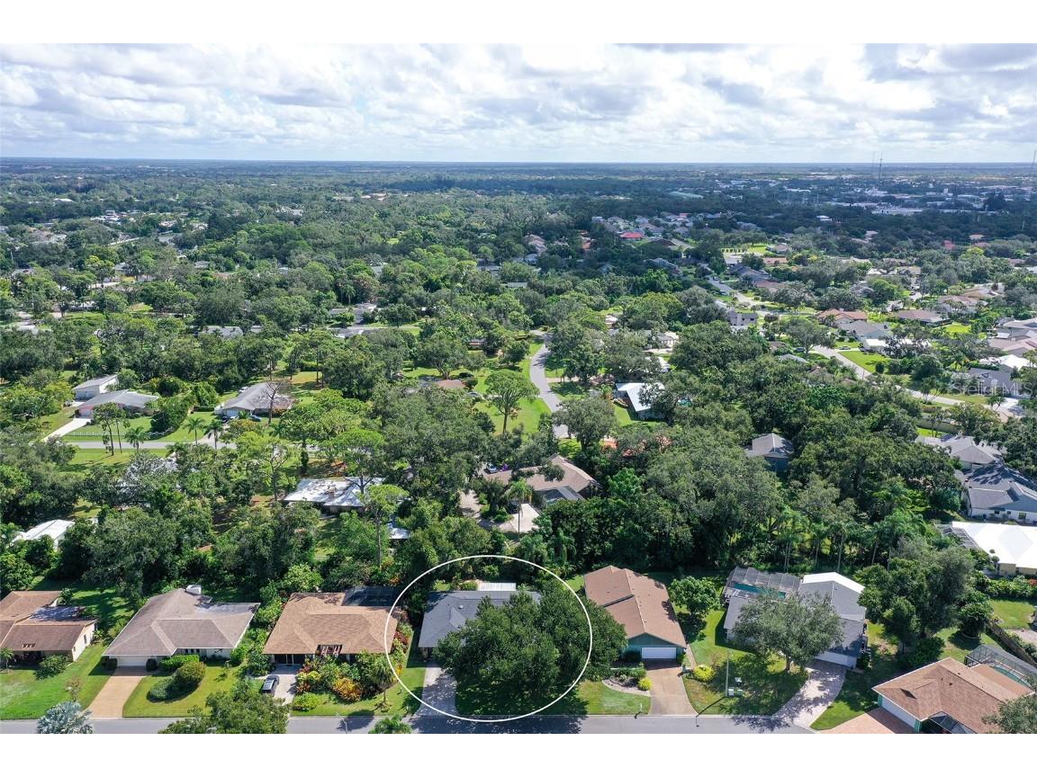 4873 Huntleigh Drive Sarasota FL 34233 A4666290 image2