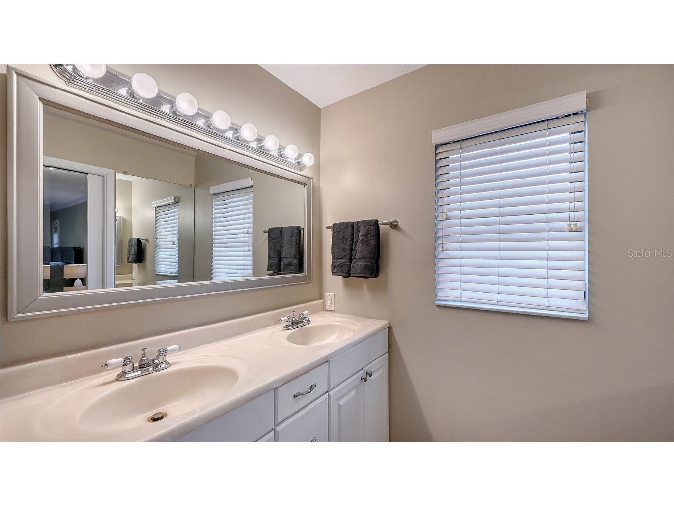 4873 Huntleigh Drive Sarasota FL 34233 A4666290 image20