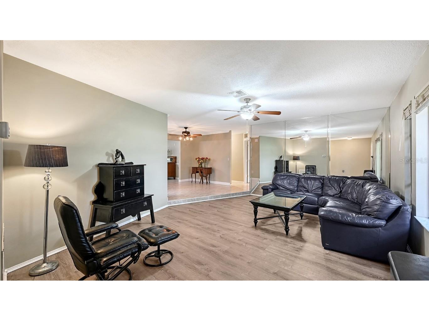 4873 Huntleigh Drive Sarasota FL 34233 A4666290 image3