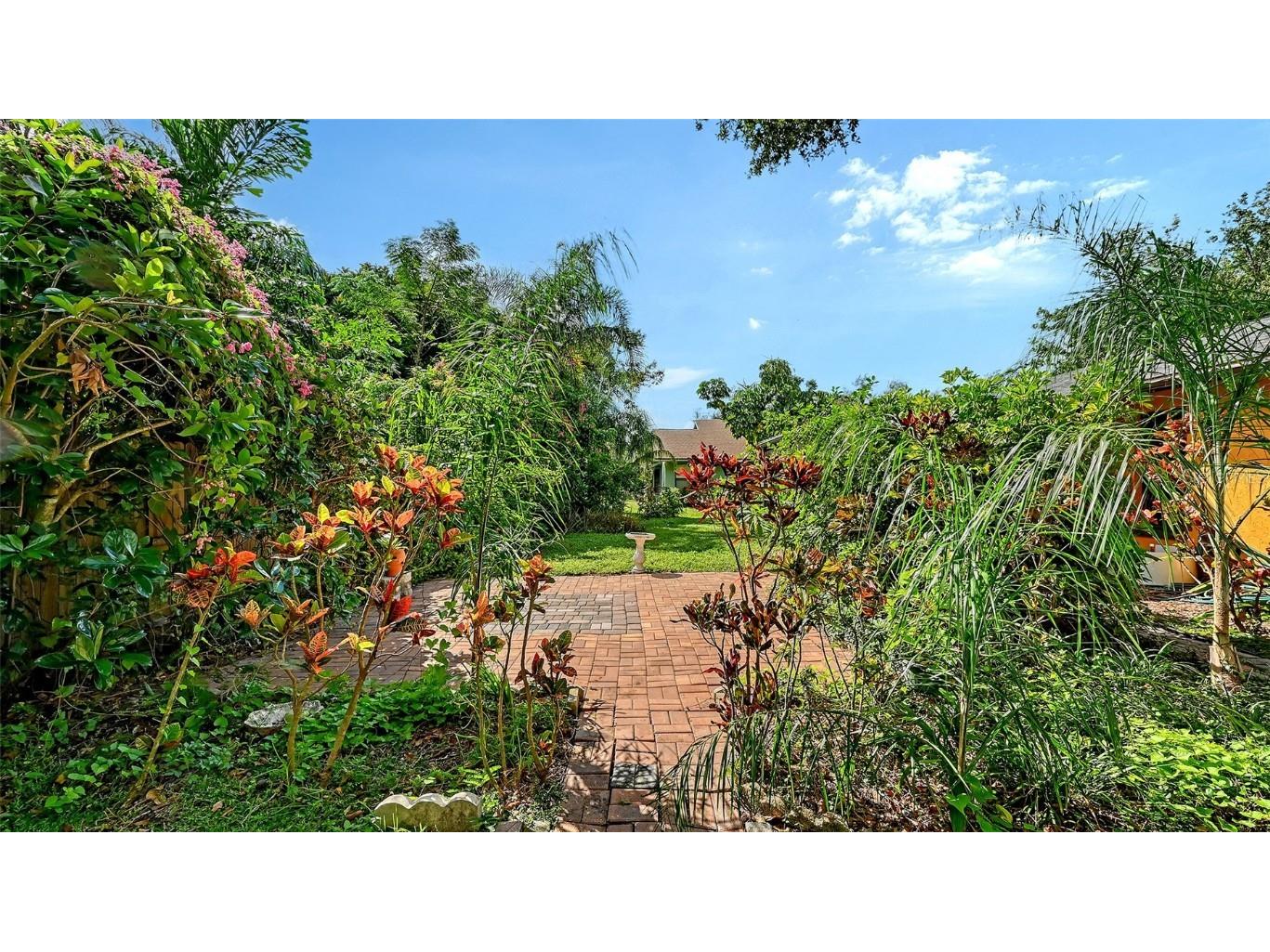 4873 Huntleigh Drive Sarasota FL 34233 A4666290 image35