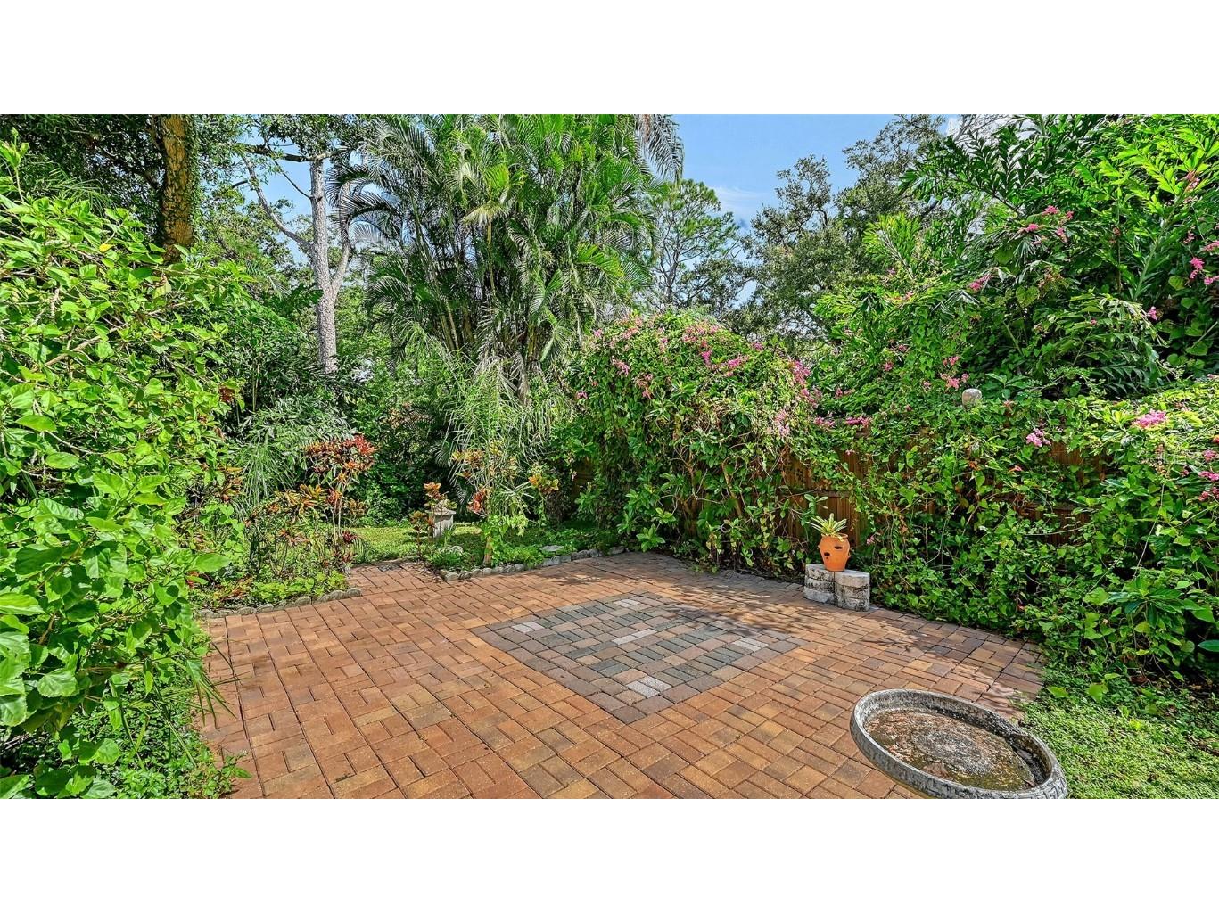4873 Huntleigh Drive Sarasota FL 34233 A4666290 image40