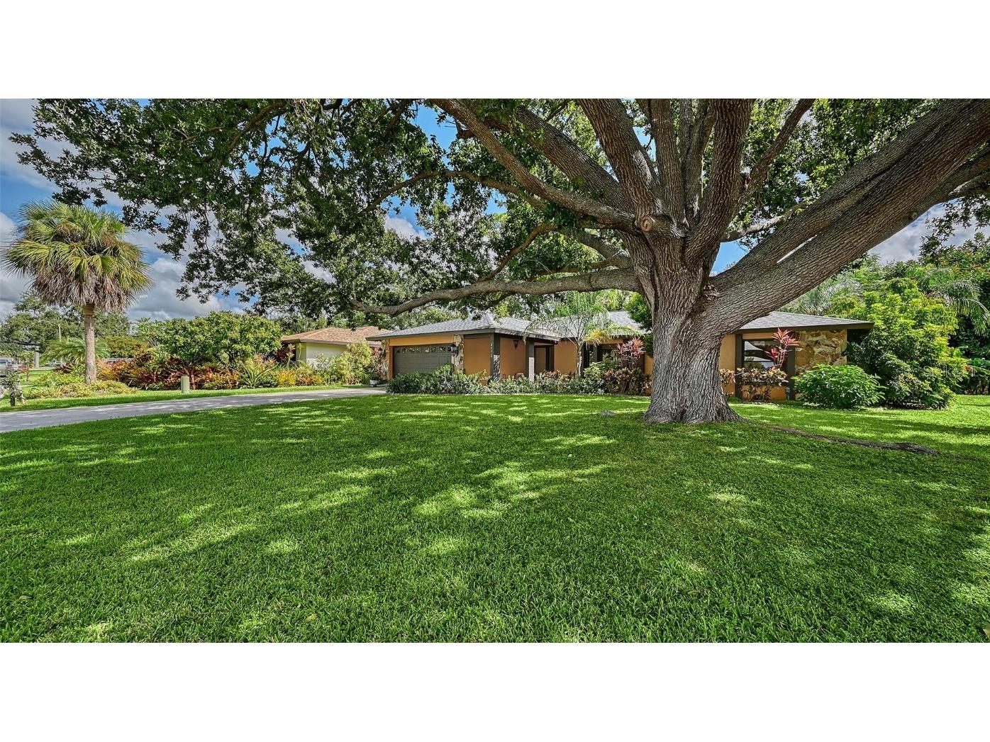 4873 Huntleigh Drive Sarasota FL 34233 A4666290 image44