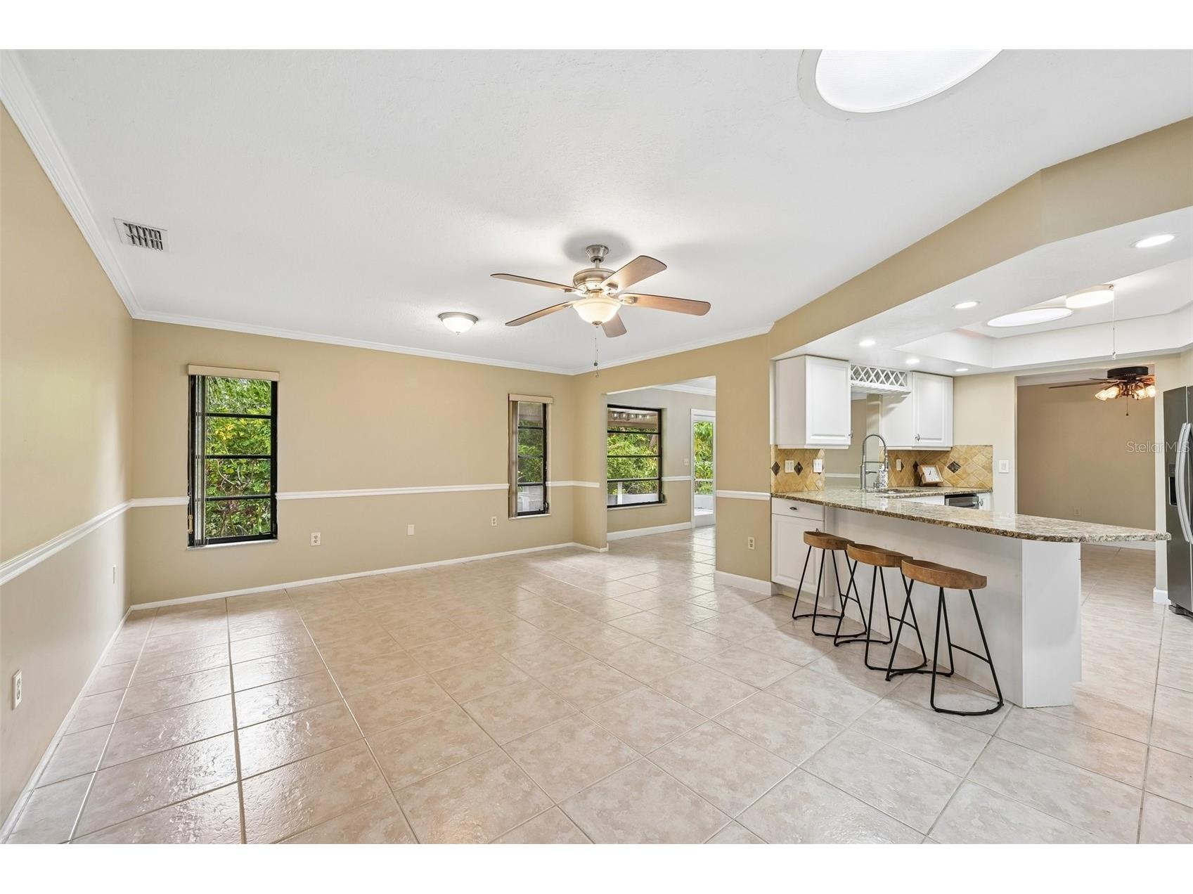 4873 Huntleigh Drive Sarasota FL 34233 A4697035 image12