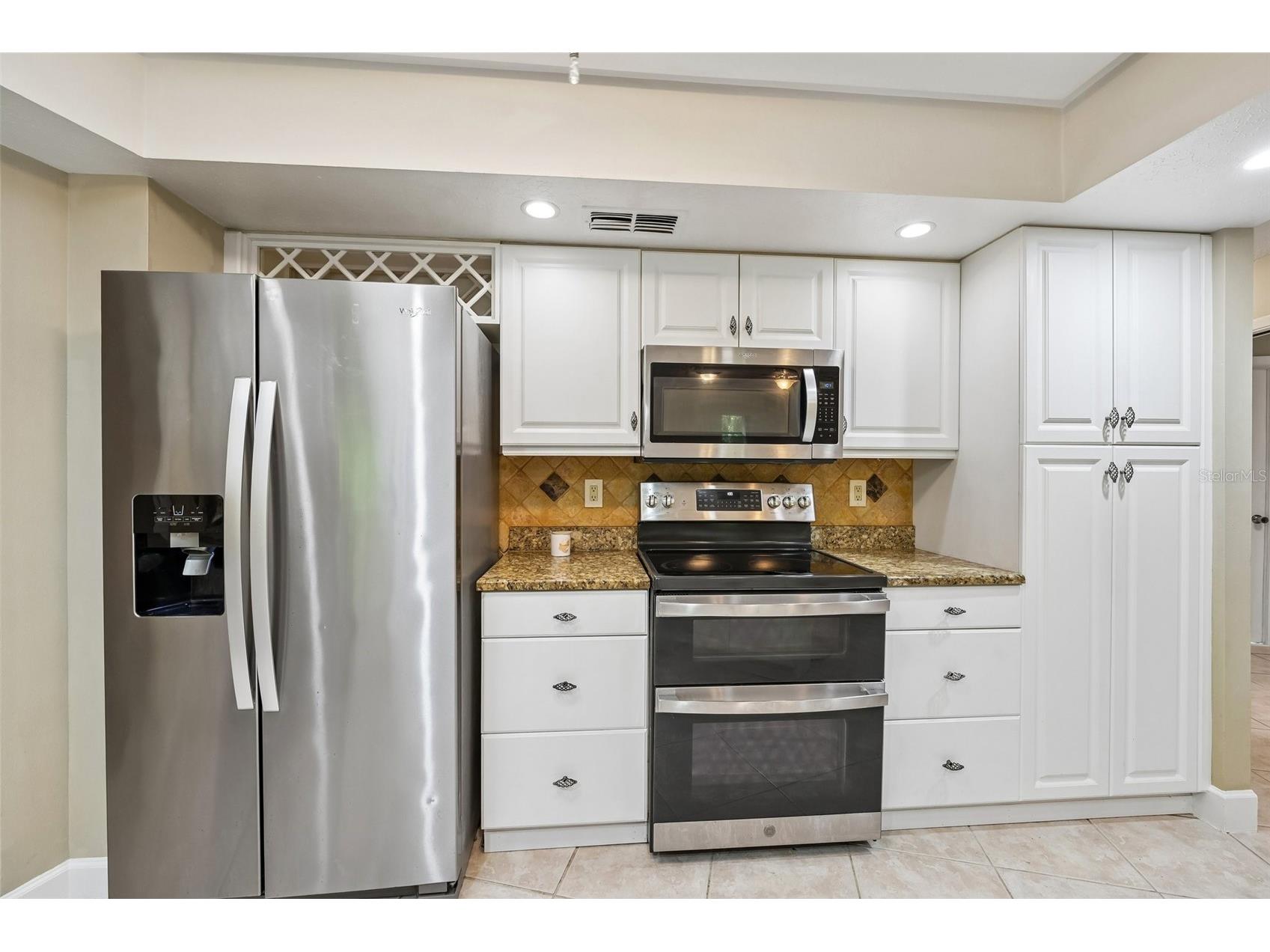 4873 Huntleigh Drive Sarasota FL 34233 A4697035 image17
