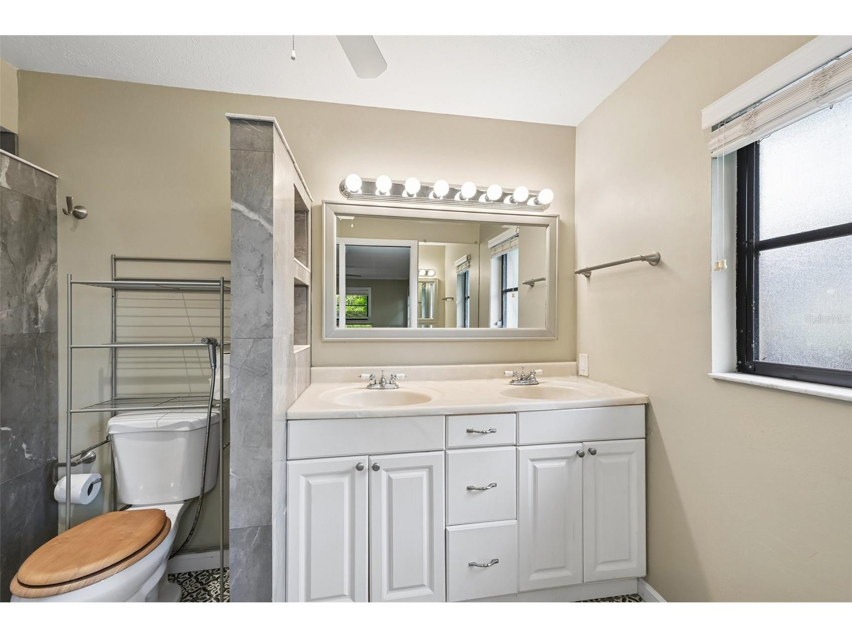 4873 Huntleigh Drive Sarasota FL 34233 A4697035 image30