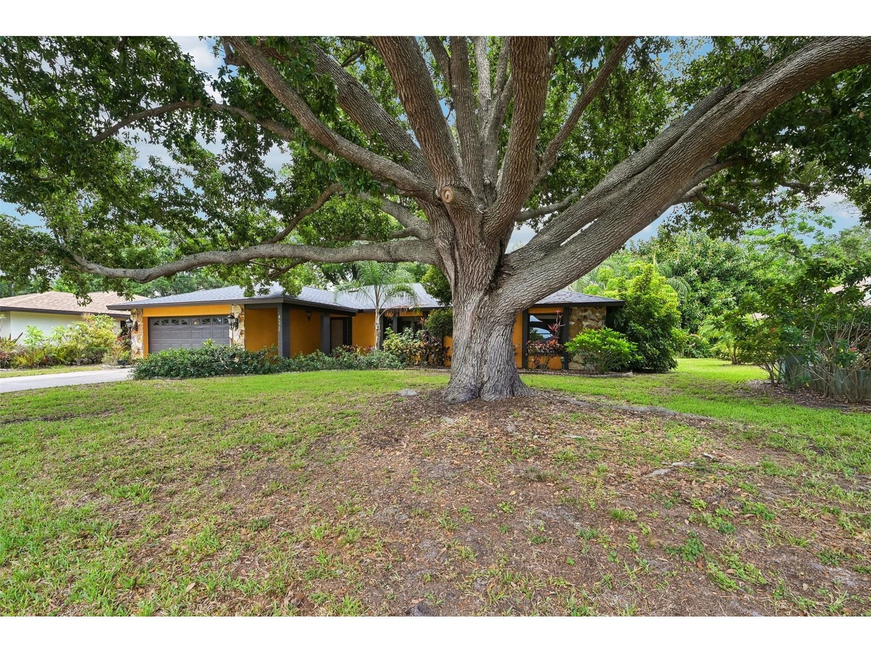 4873 Huntleigh Drive Sarasota FL 34233 A4697035 image4
