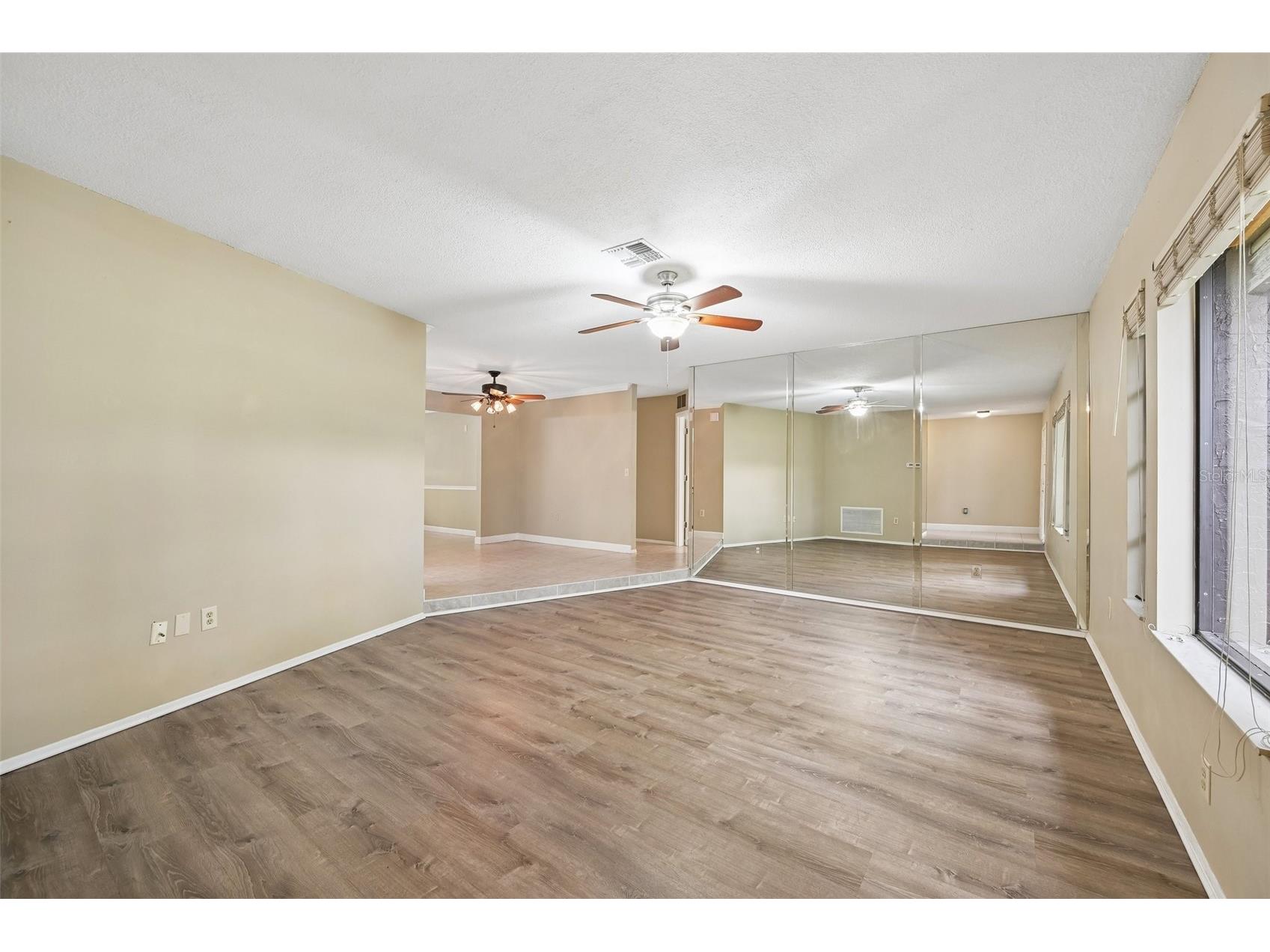 4873 Huntleigh Drive Sarasota FL 34233 A4697035 image5