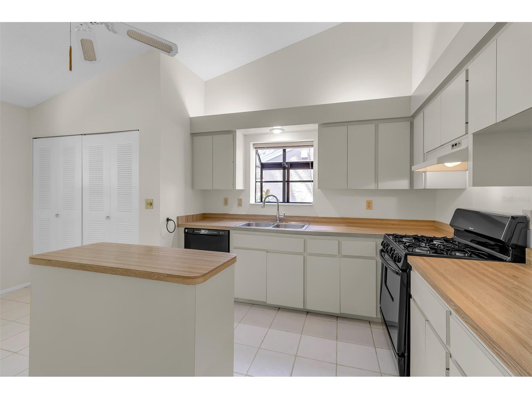 4877 Village Gardens Drive #193 Sarasota FL 34234 A4696704 image7