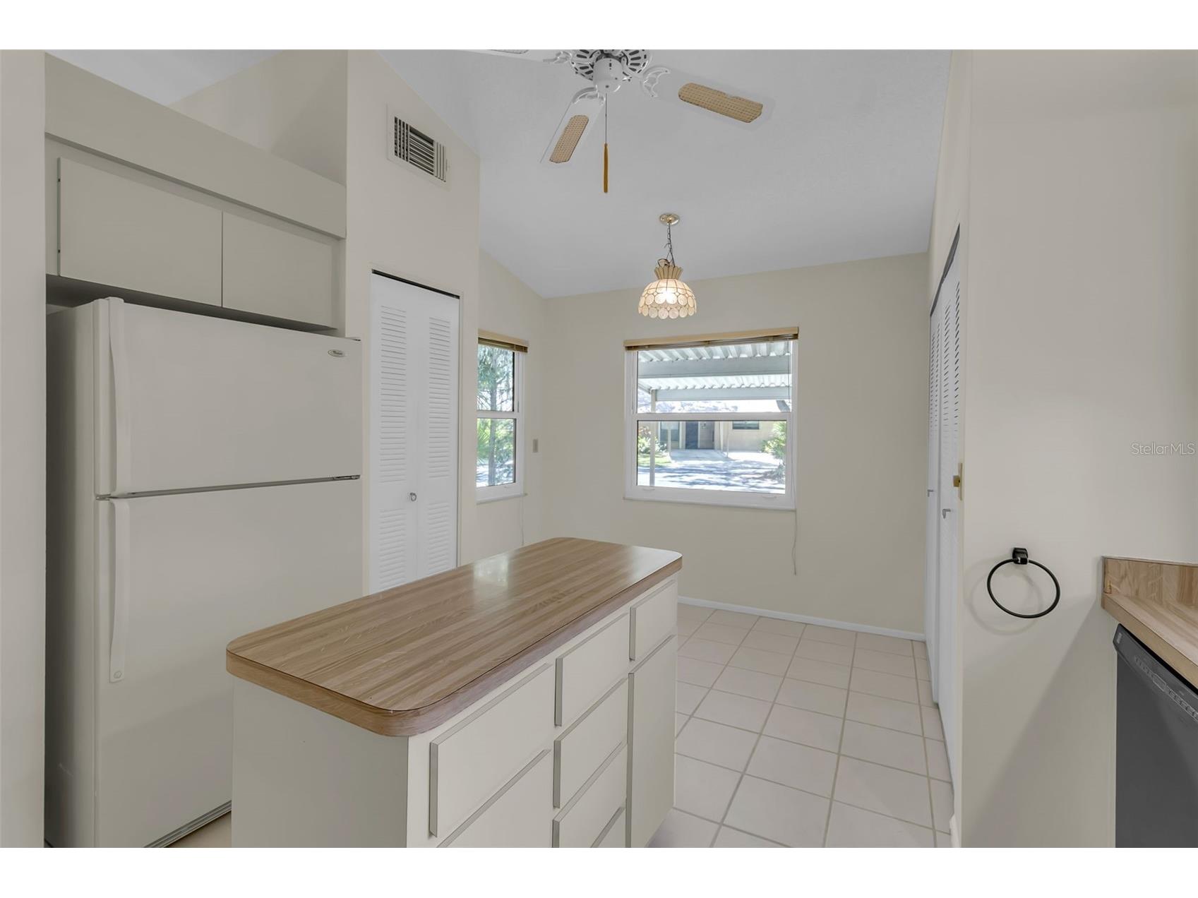 4877 Village Gardens Drive #193 Sarasota FL 34234 A4696704 image8