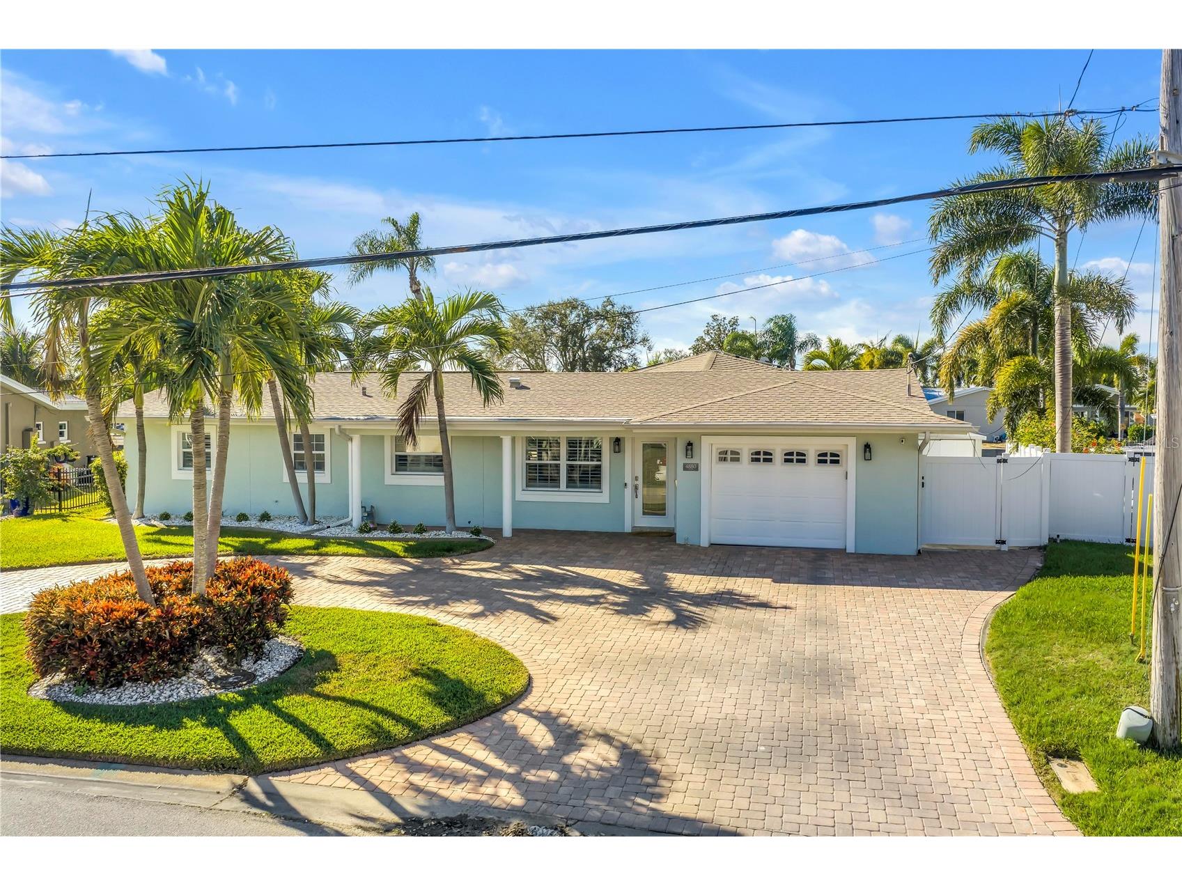 4880 Dover Street NE Saint Petersburg FL 33703 TB8467303 image1