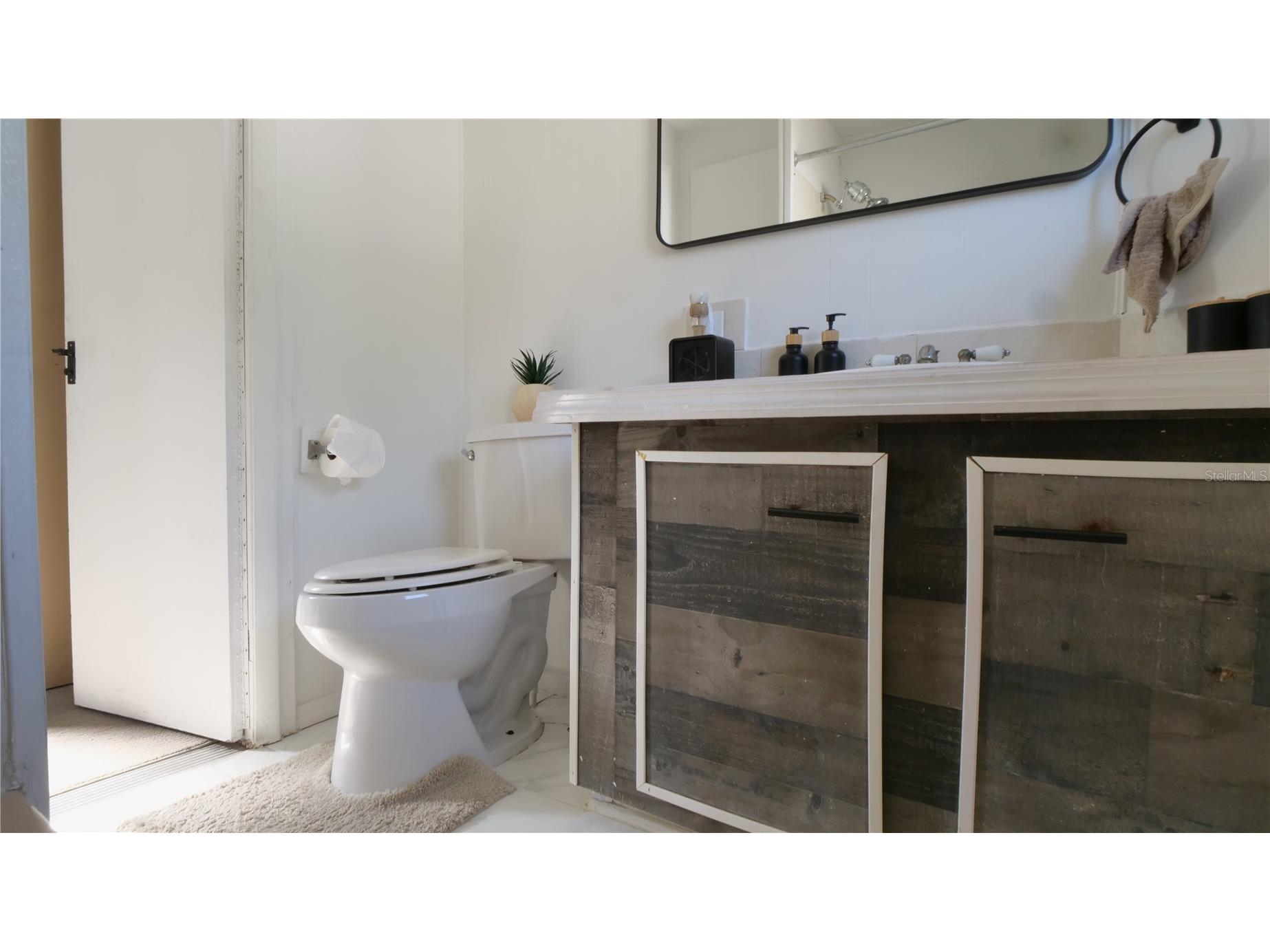 4881 Victoria Avenue Sarasota FL 34233 A4683520 image13