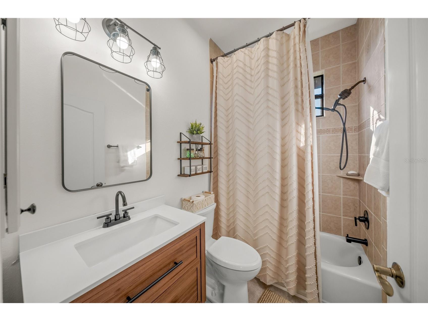 4882 Greymoss Lane Sarasota FL 34233 A4683335 image33