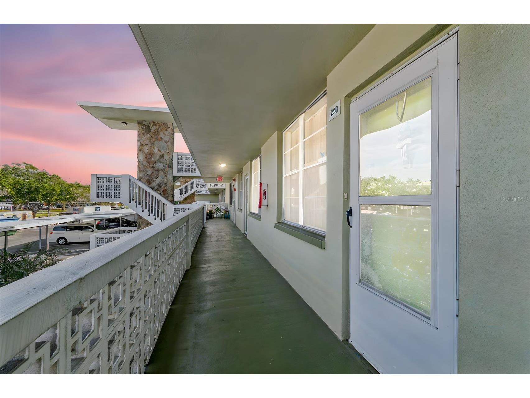 4885 1st Street NE #203 Saint Petersburg FL 33703 TB8464556 image1