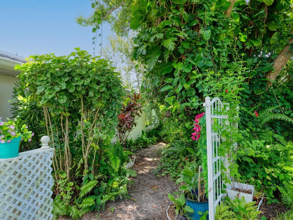 4888 Oak Run Drive Sarasota FL 34243 A4663879 image25