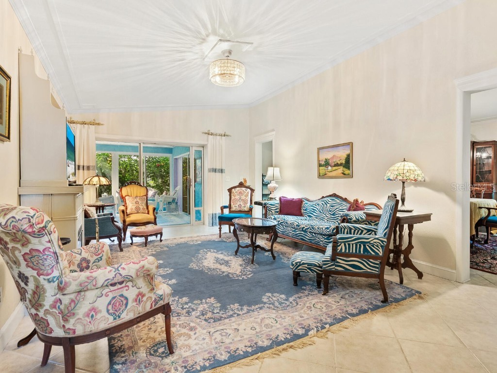 4888 Oak Run Drive Sarasota FL 34243 A4663879 image3