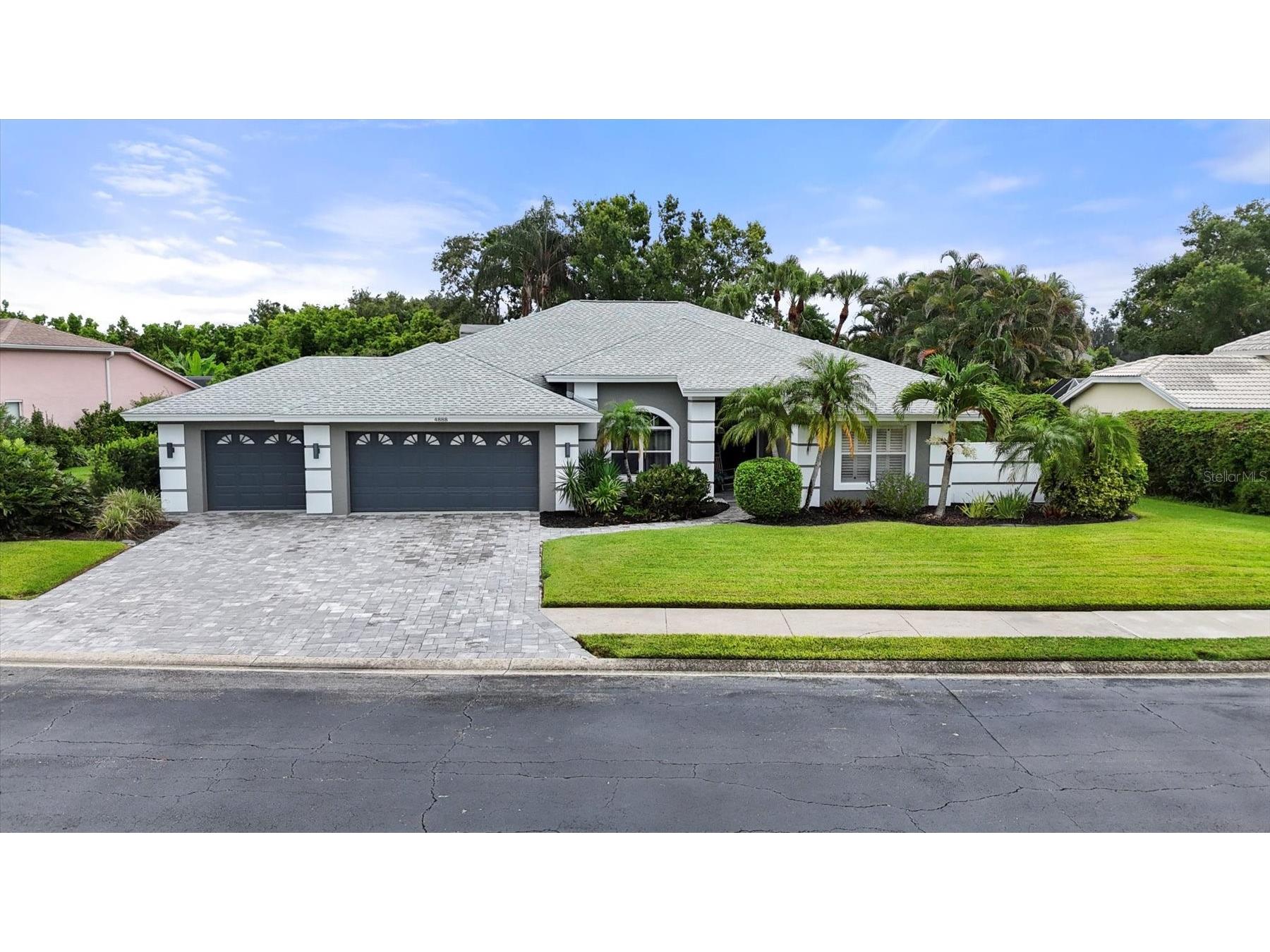 4888 Winterhaven Drive Sarasota FL 34233 A4658277 image1