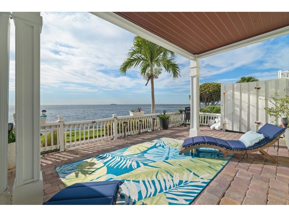 4890 Coquina Key Drive SE #B Saint Petersburg FL 33705 TB8331529 image1