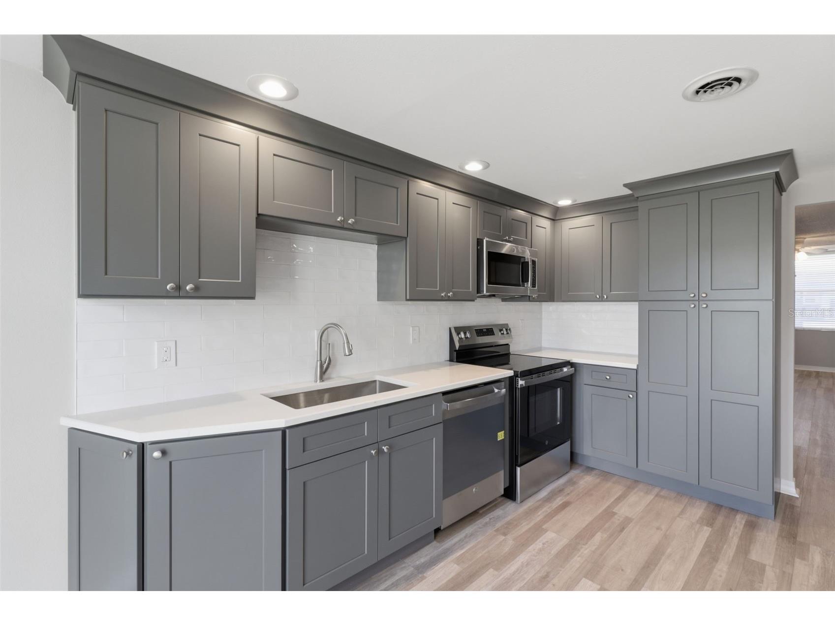 4895 Bay Street NE #110 Saint Petersburg FL 33703 TB8482556 image3