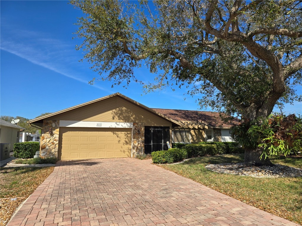 4899 Hamlets Grove Drive Sarasota FL 34235 A4643729 image1