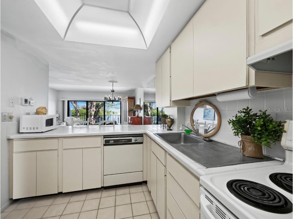 490 N Shore Road #6 Longboat Key FL 34228 - SARASOTA BAY/GULF OF MEXICO A4657668 image19