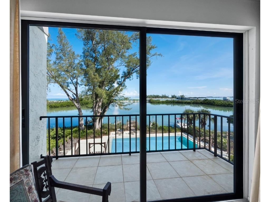 490 N Shore Road #6 Longboat Key FL 34228 - SARASOTA BAY/GULF OF MEXICO A4657668 image2