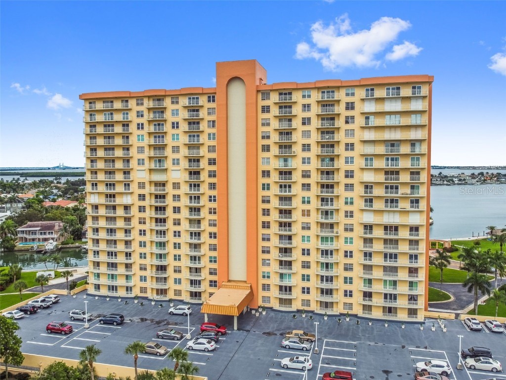 4900 Brittany Drive S #301 Saint Petersburg FL 33715 U8195166 image1
