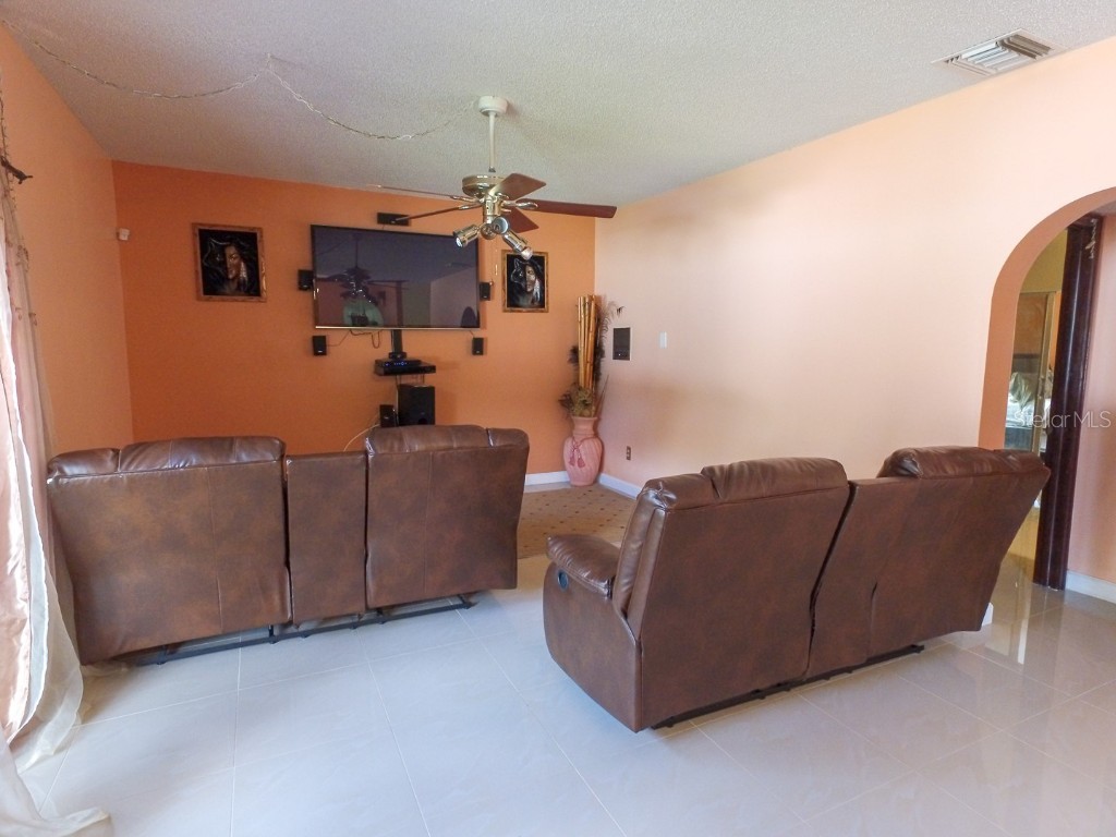 4902 Five Acre Road Plant City FL 33565 - PRIVATE ON SITE MAN-MADE POND TB8362974 image11