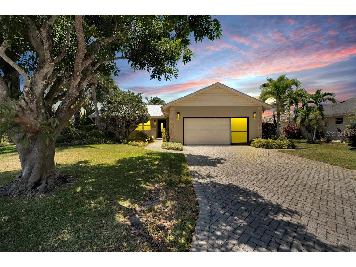 4904 Mangrove Point Road Bradenton FL 34210 - NEW SEAWALL BUILT IN 2023! T3525438 image1