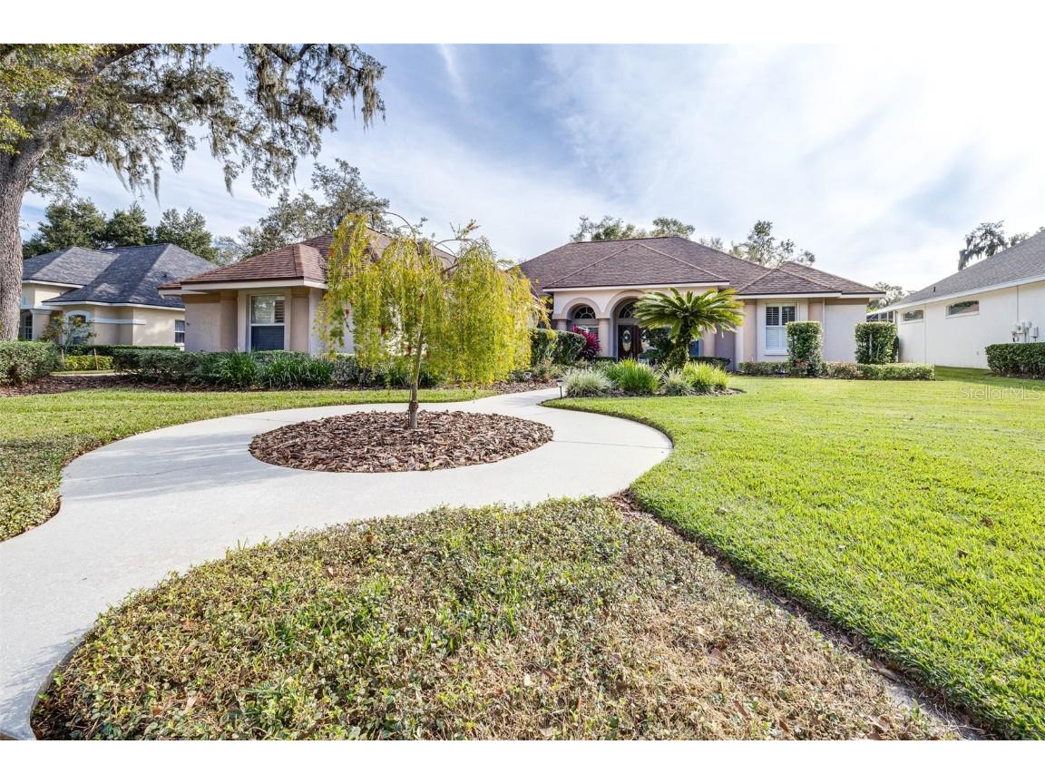 4905 Sylvan Oaks Drive Valrico FL 33596 T3497609 image1