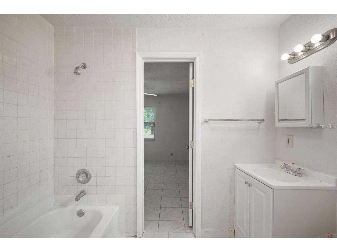 4906 E Idlewild Avenue Tampa FL 33610 TB8437499 image13