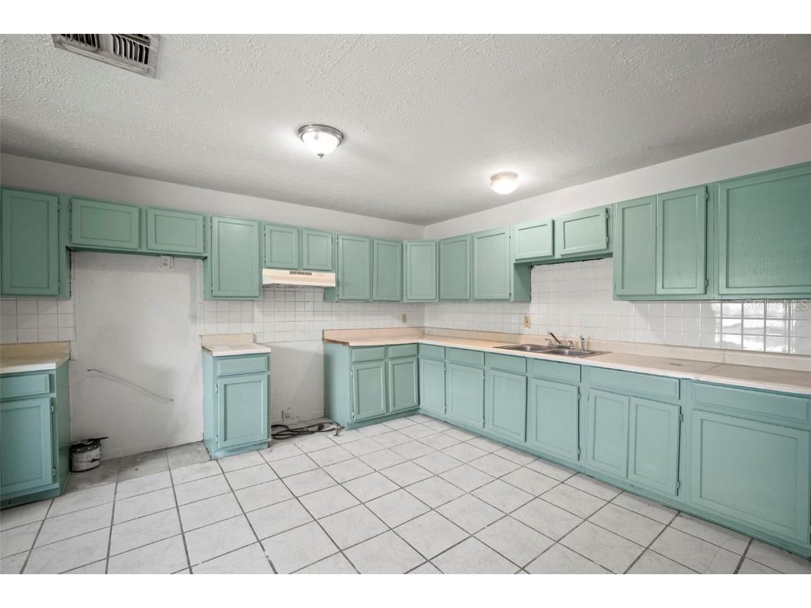 4906 E Idlewild Avenue Tampa FL 33610 TB8437499 image3