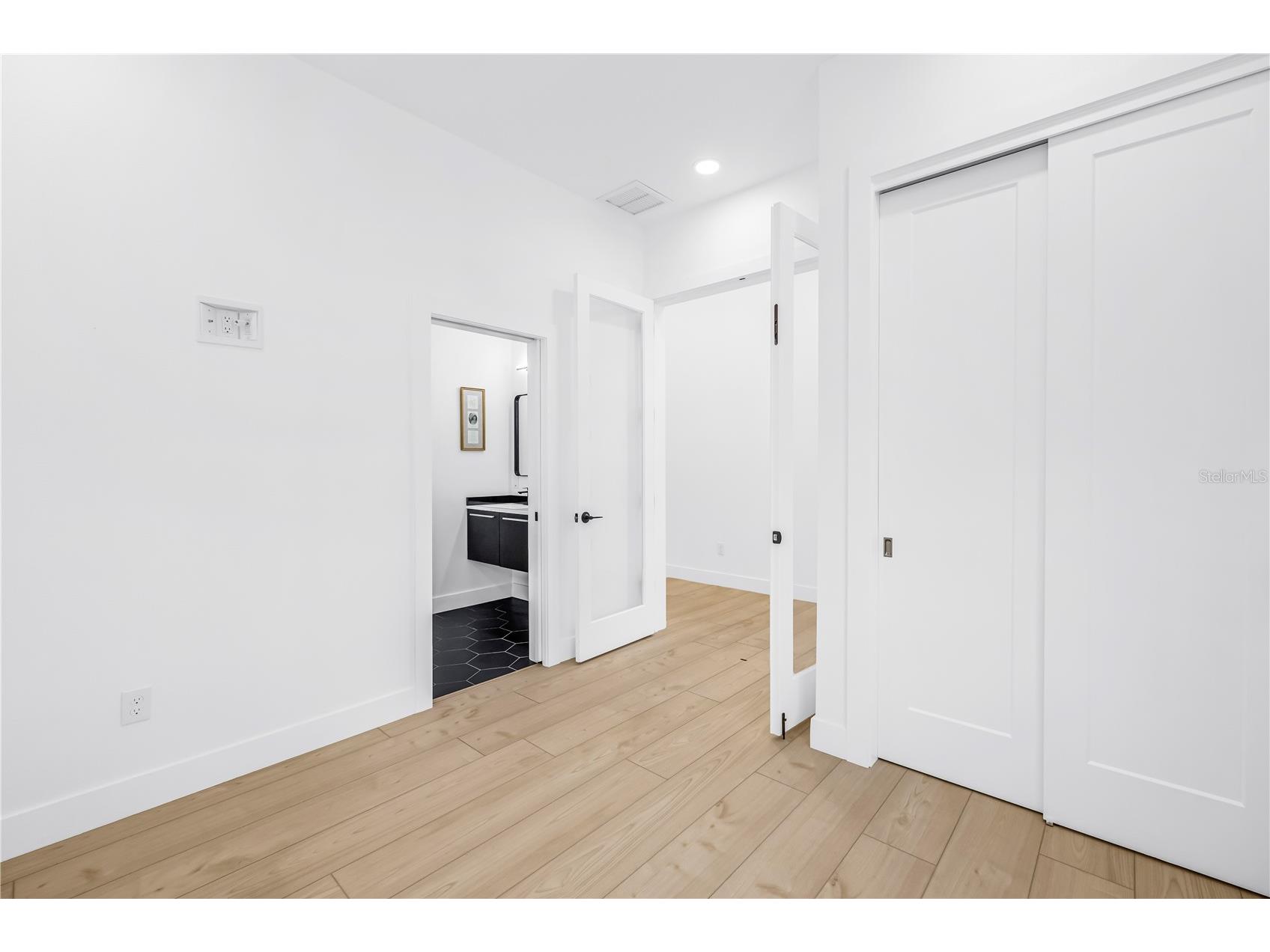 4907 15th Avenue N Saint Petersburg FL 33710 TB8490804 image12