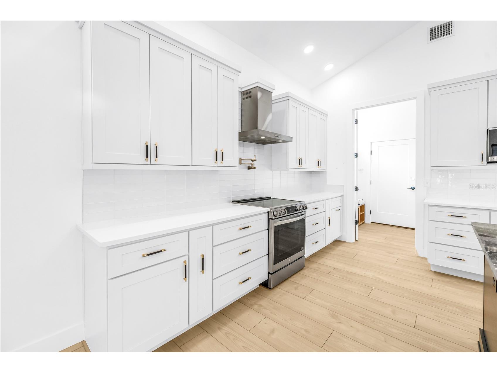 4907 15th Avenue N Saint Petersburg FL 33710 TB8490804 image24