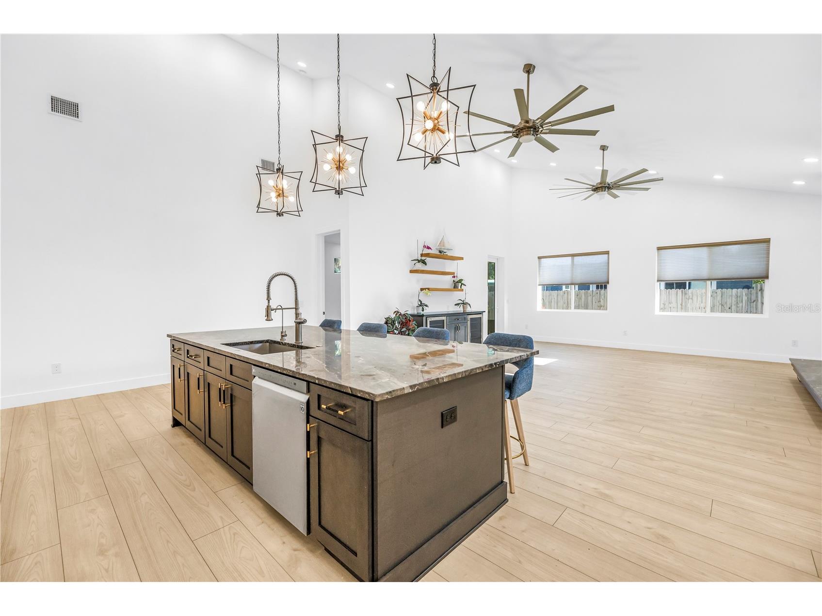 4907 15th Avenue N Saint Petersburg FL 33710 TB8490804 image5