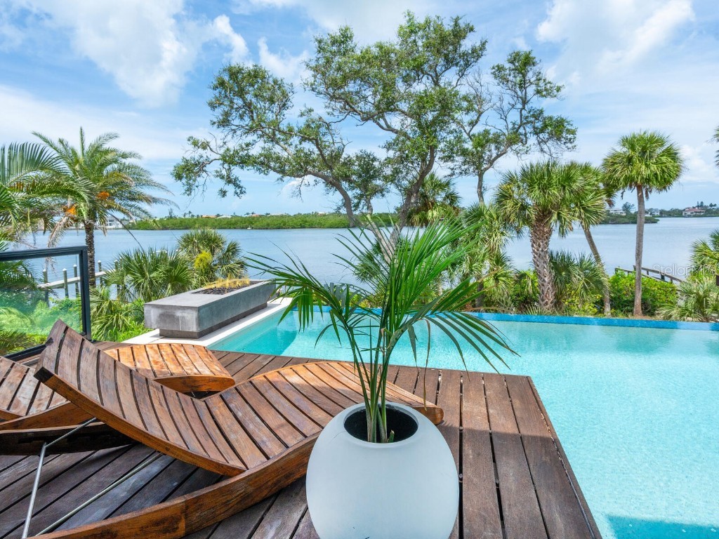 4907 Topsail Drive Nokomis FL 34275 - BLACKBURN BAY A4657036 image1