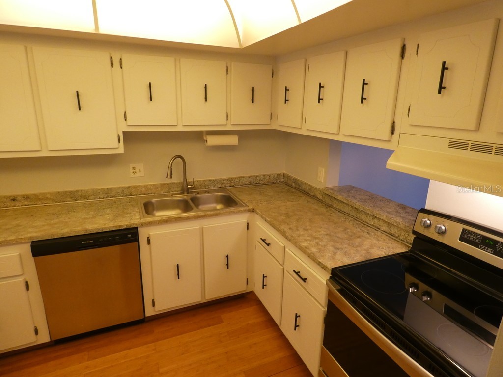 4908 38th Way S #303 Saint Petersburg FL 33711 W7886063 image3